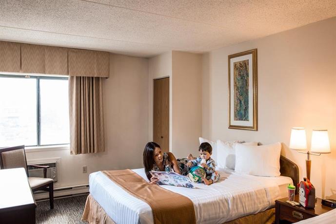 Red Roof Plus+ & Suites Calgary - Airport