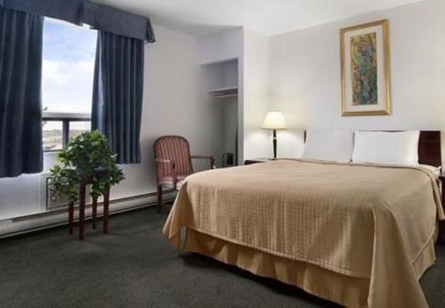 Red Roof Plus+ & Suites Calgary - Airport