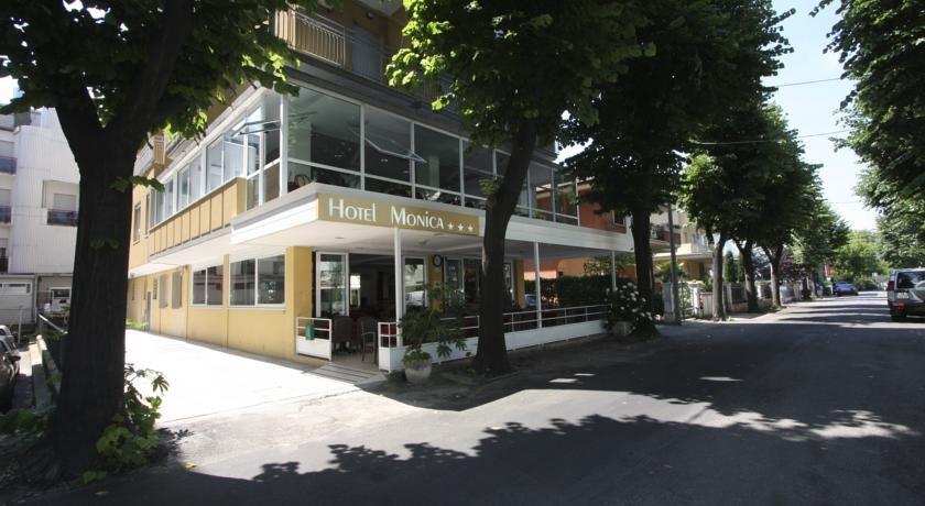 Hotel Monica
