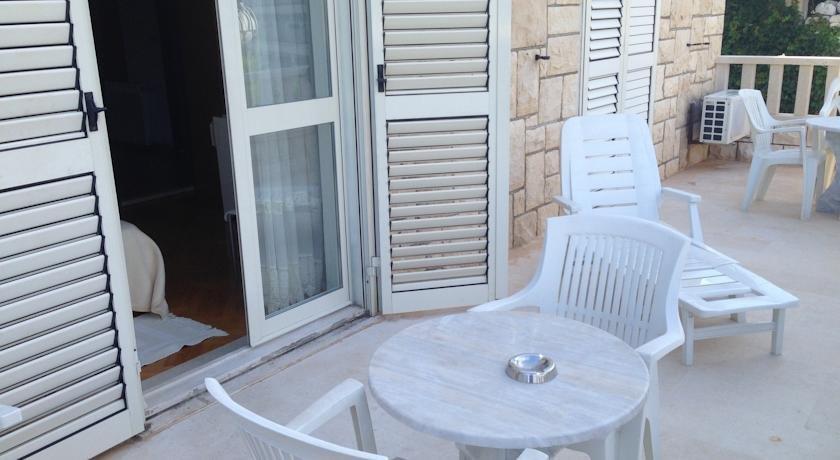 Guest House Steel