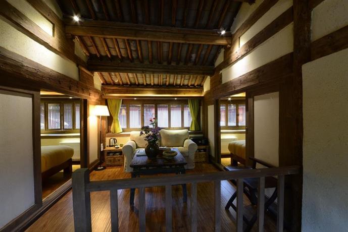 Lijiang Shuhe Yuefeng Resort Hotel