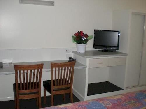 Whiteoaks Motel & Lodges