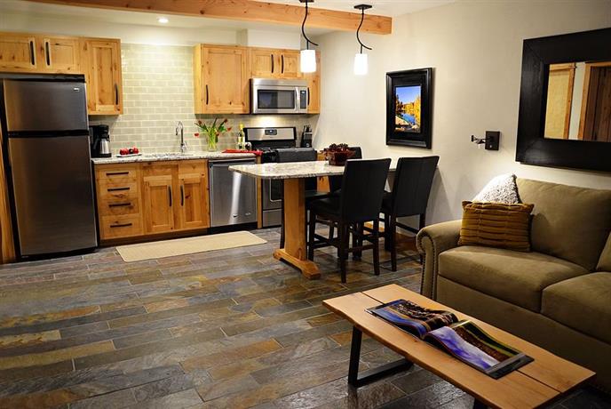 Wall Street Suites