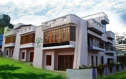 OYO 13807 Hotel Gurupriya