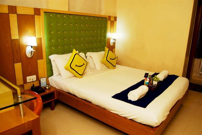 Stay Vista Rooms near Marine Drive Hanging Gardens of Mumbai India thumbnail