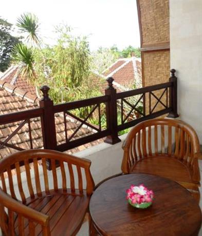 Pollok and Lemayeur Beach Front Hotel