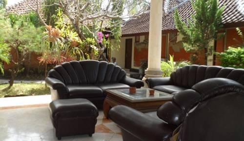 Pollok and Lemayeur Beach Front Hotel