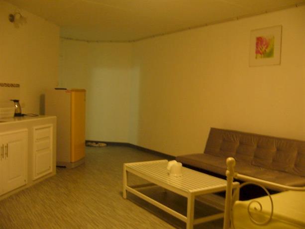 Chan Kim Don Mueang Guest House