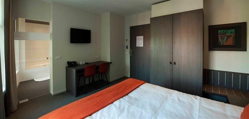 Square Hotel