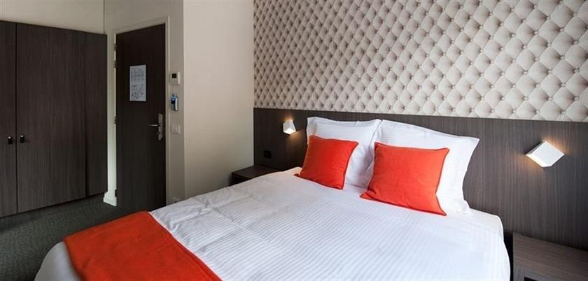 Square Hotel