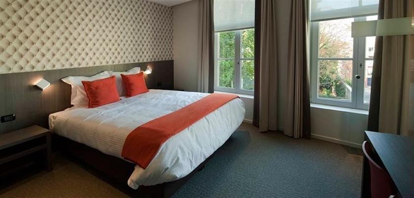 Square Hotel