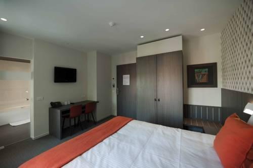 Square Hotel