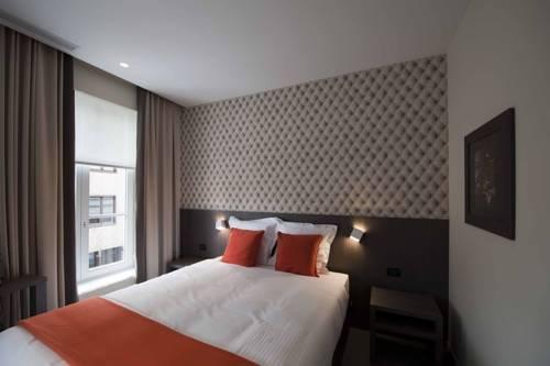 Square Hotel