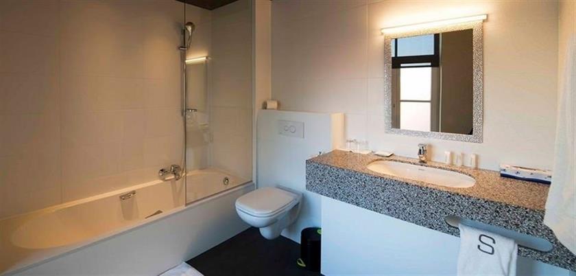 Square Hotel