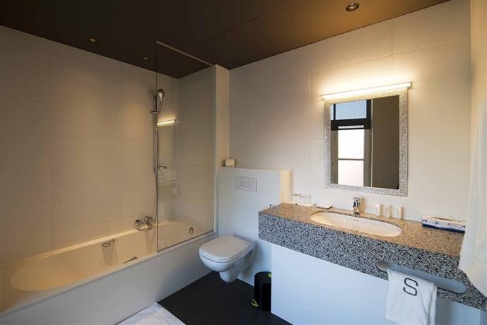 Square Hotel