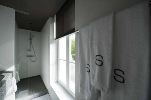 Square Hotel