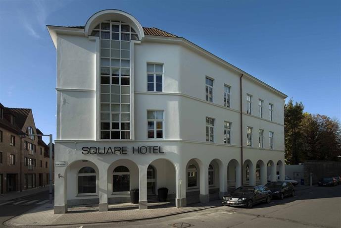 Square Hotel