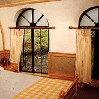 Aqua Holidays Houseboat Alleppey