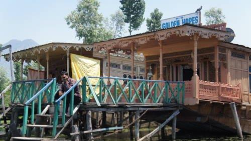 Sikandra Palace Group Of Houseboats
