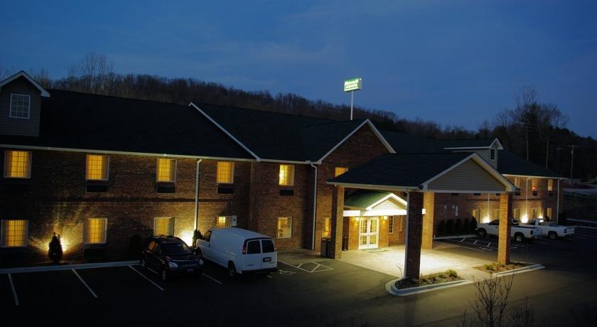 Mountain Inn & Suites Airport - Hendersonville