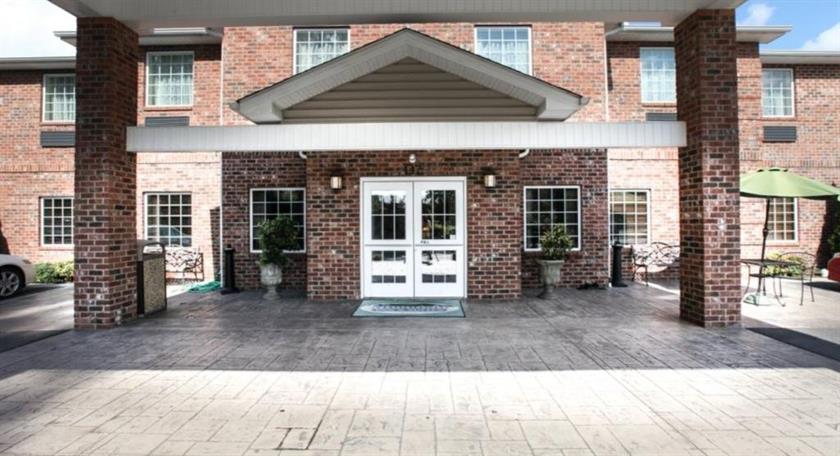 Mountain Inn & Suites Airport - Hendersonville