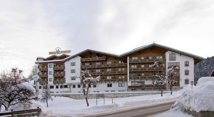 Hotel Bergkristall Wildschonau Oberau Austria thumbnail