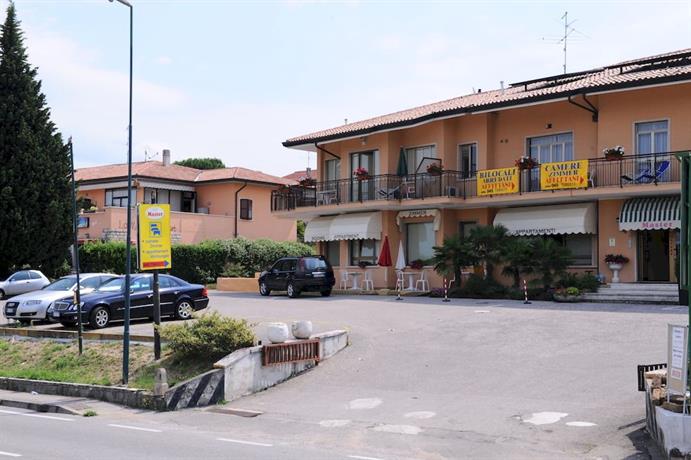 Appartamenti e Camere ai Parchi 카네바 월드 - 무비랜드 파크 Italy thumbnail