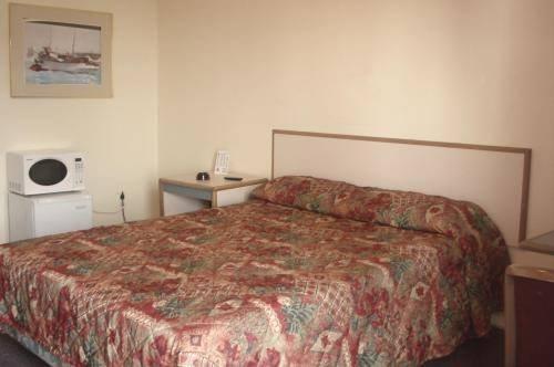 New Sea Breeze Motel