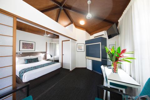 Palms City Resort