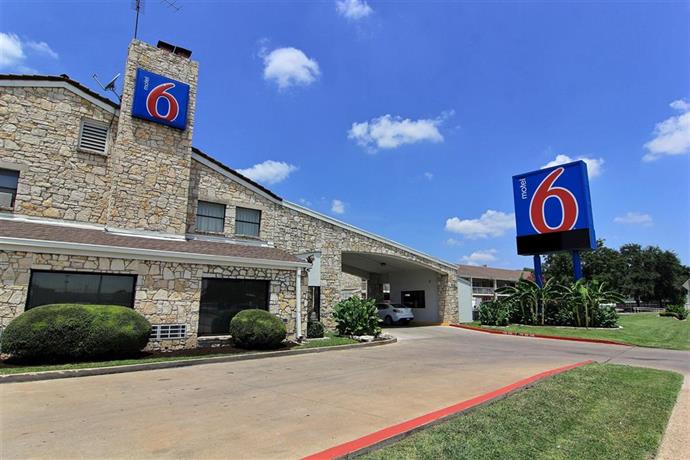 Motel 6 Austin TX - Central Downtown UT