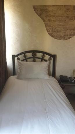 Caravan Hotel