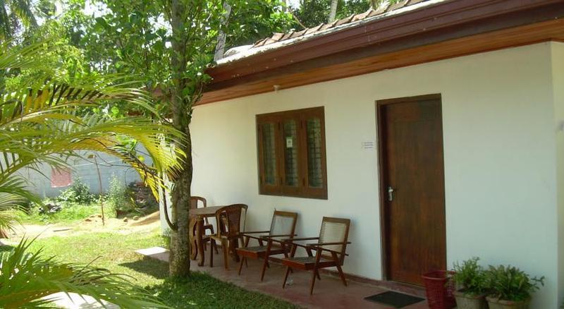 Bandhusena House & Apartments