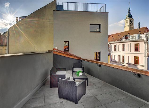 4 Arts Suites
