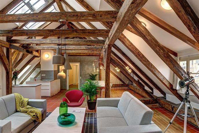 4 Arts Suites