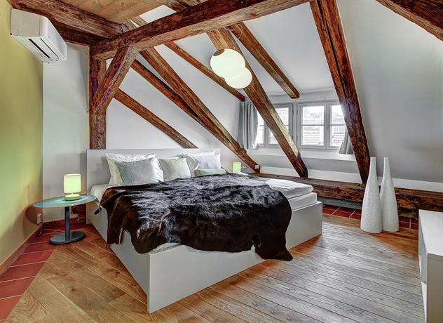 4 Arts Suites