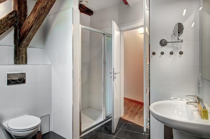 4 Arts Suites