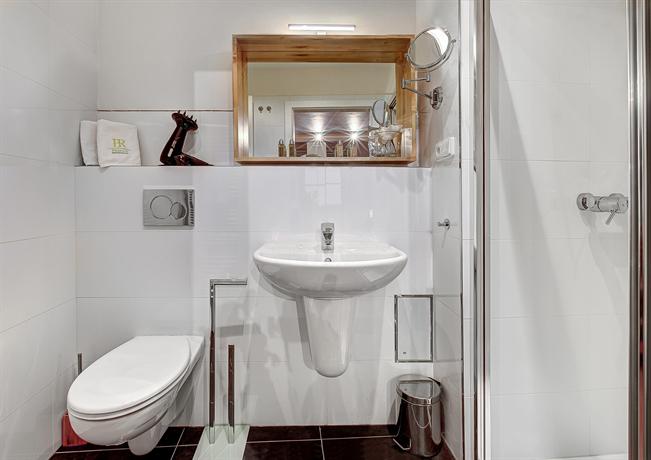 4 Arts Suites