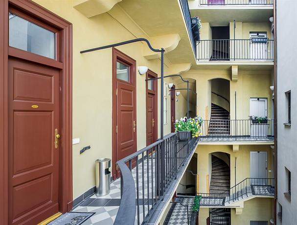 4 Arts Suites