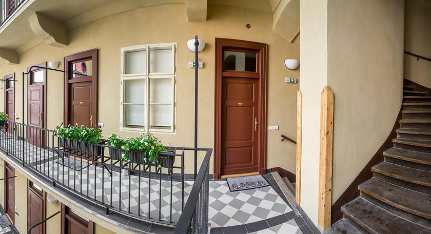 4 Arts Suites
