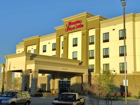 Hampton Inn and Suites Dallas-Cockrell Hill / Interstate 30