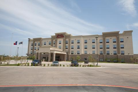 Hampton Inn and Suites Dallas-Cockrell Hill / Interstate 30