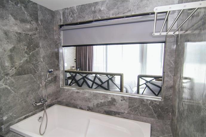 X2 Vibe Chiang Mai Decem Hotel