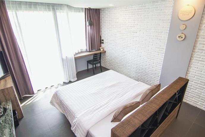 X2 Vibe Chiang Mai Decem Hotel
