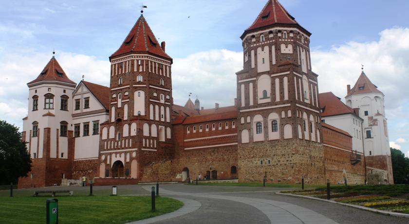 Mirskiy Castle