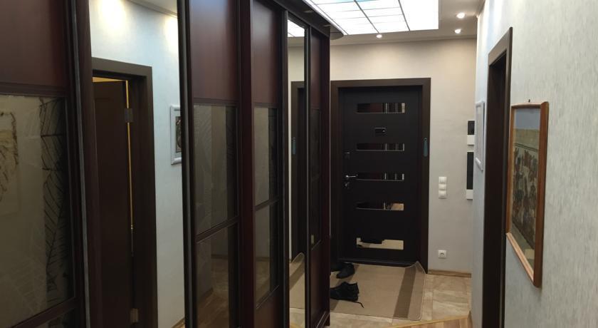Apartment Malysheva 15
