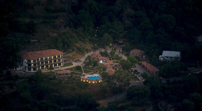 Vardzia Resort