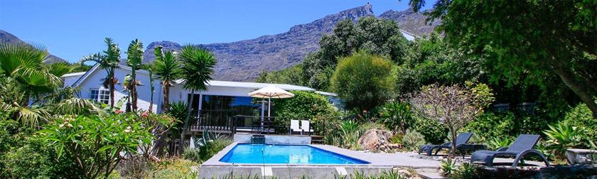 Cape Paradise Lodge and Luxury Apartments