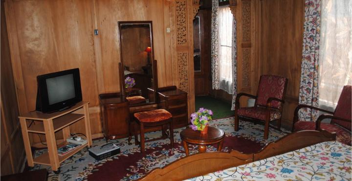 Savoy Group Of Houseboats