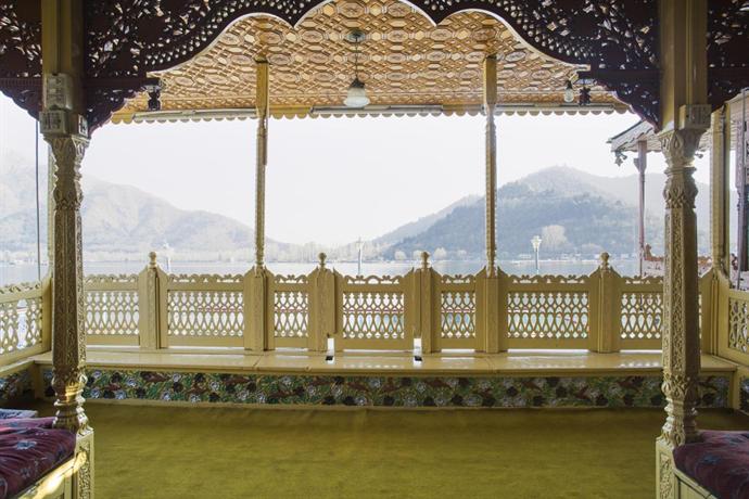 Royal Dandoo Palace of Houseboat Dal Lake India thumbnail