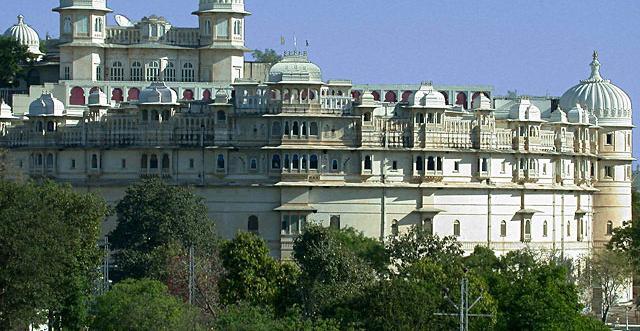 Shiv Niwas Palace - Grand Heritage Crystal Gallery India thumbnail